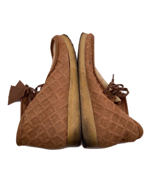 CLARKS（クラークス）CLARKS (クラークス) SWEET CHICK (スウィートチック) コラボワラビーブーツ ブラウン サイズ: 9 1/2の古着・服飾アイテム