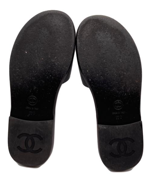 CHANEL（シャネル）CHANEL (シャネル) ココマークエナメルフラットサンダル ブラック サイズ:36cの古着・服飾アイテム