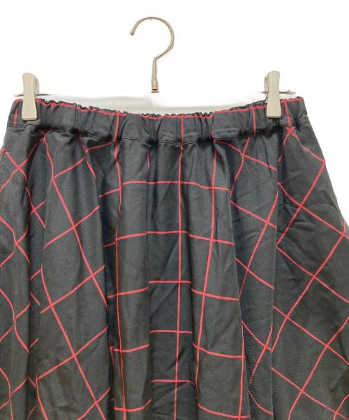 BLACK COMME des GARCONS（ブラックコムデギャルソン）BLACK COMME des GARCONS (ブラックコムデギャルソン) エステルチェックスカート ブラック×レッド サイズ:XSの古着・服飾アイテム