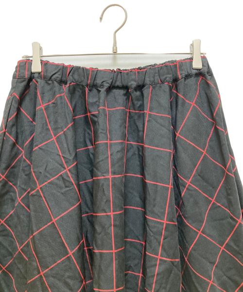BLACK COMME des GARCONS（ブラックコムデギャルソン）BLACK COMME des GARCONS (ブラックコムデギャルソン) エステルチェックスカート ブラック×レッド サイズ:XSの古着・服飾アイテム