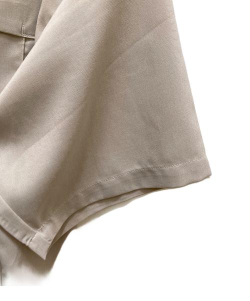 EVISEN（エビセン）EVISEN (エビセン) スケートボードアイ・ファイアオープンカラーシャツ ベージュ サイズ:Mの古着・服飾アイテム