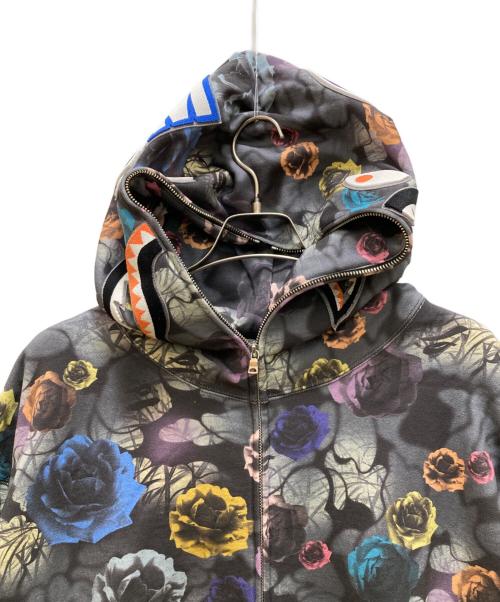 A BATHING APE（アベイシングエイプ）A BATHING APE (アベイシングエイプ) フローラル迷彩サメのリラックスフィットフルジップパーカー ブラック サイズ:2XLの古着・服飾アイテム