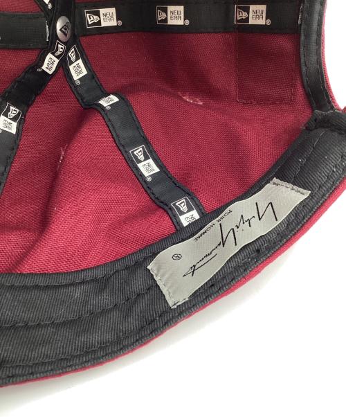 New Era（ニューエラ）New Era (ニューエラ) Yohji Yamamoto pour homme (ヨウジヤマモト プールオム) キャップ ボルドーの古着・服飾アイテム