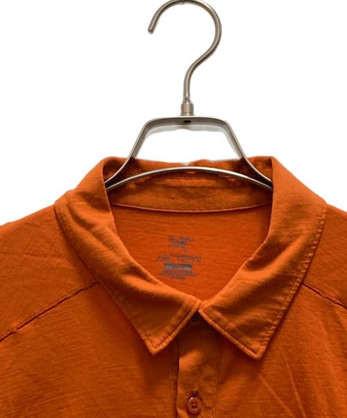 ARC'TERYX（アークテリクス）ARC'TERYX (アークテリクス) ペリオン ポロシャツ オレンジ サイズ:Mの古着・服飾アイテム