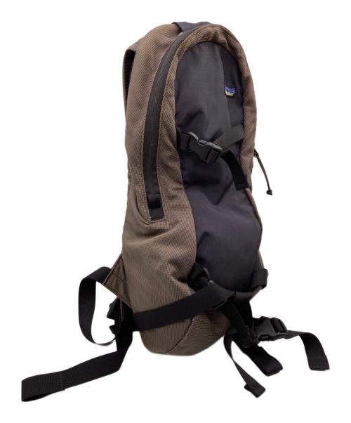 Patagonia（パタゴニア）Patagonia (パタゴニア) スクラムパック カーキ×ブラックの古着・服飾アイテム