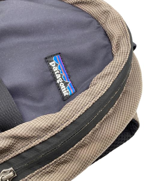 Patagonia（パタゴニア）Patagonia (パタゴニア) スクラムパック カーキ×ブラックの古着・服飾アイテム