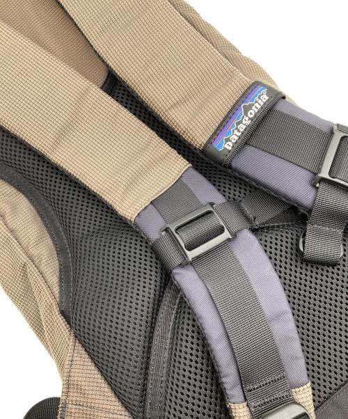 Patagonia（パタゴニア）Patagonia (パタゴニア) スクラムパック カーキ×ブラックの古着・服飾アイテム