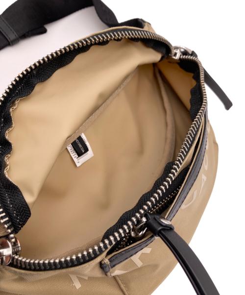 MARC JACOBS（マークジェイコブス）MARC JACOBS (マークジェイコブス) サスペリアスリングバッグ ベージュの古着・服飾アイテム
