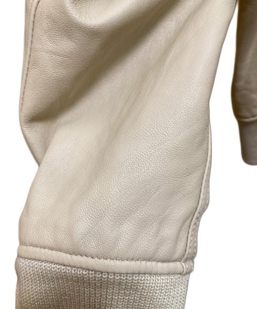 AVIREX（アヴィレックス）AVIREX (アヴィレックス) レザー タイプ MA-1 ライニング ピンナップ ベージュ サイズ:Mの古着・服飾アイテム