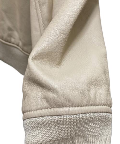 AVIREX（アヴィレックス）AVIREX (アヴィレックス) レザー タイプ MA-1 ライニング ピンナップ ベージュ サイズ:Mの古着・服飾アイテム