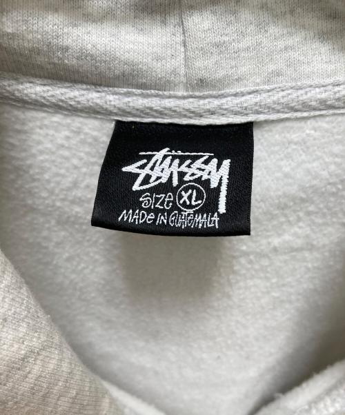 stussy（ステューシー）stussy (ステューシー) ロゴプリントプルオーバーパーカー グレー サイズ:XLの古着・服飾アイテム