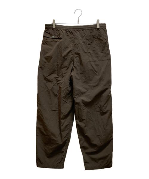 BURLAP OUTFITTER（バーラップアウトフィッター）BURLAP OUTFITTER (バーラップアウトフィッター) 2タックナイロンイージーパンツ カーキ サイズ:Mの古着・服飾アイテム