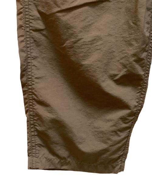 BURLAP OUTFITTER（バーラップアウトフィッター）BURLAP OUTFITTER (バーラップアウトフィッター) 2タックナイロンイージーパンツ カーキ サイズ:Mの古着・服飾アイテム
