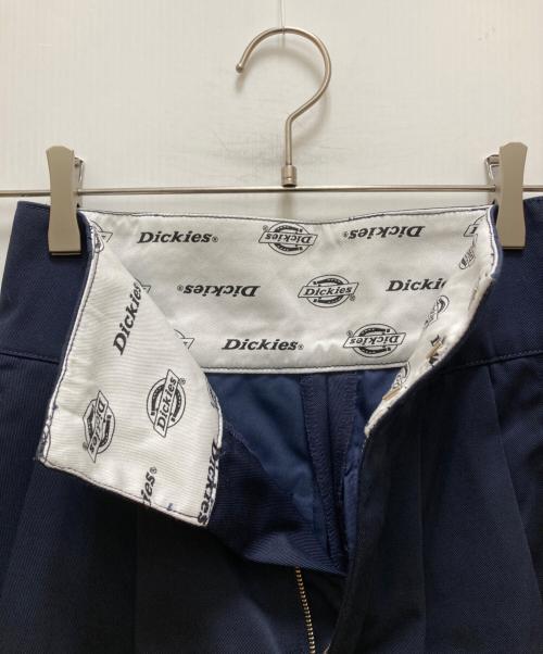FRAY ID（フレイ アイディー）FRAY ID (フレイ アイディー) Dickies (ディッキーズ) ツータックワイドツイルパンツ ネイビーの古着・服飾アイテム