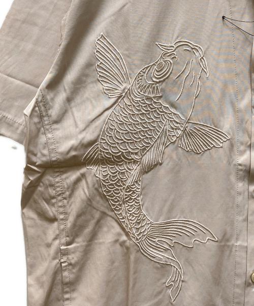 Schott（ショット）Schott (ショット) 鯉 刺繍 オープンカラーワークシャツ ベージュ サイズ:M 未使用品の古着・服飾アイテム