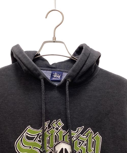 stussy（ステューシー）stussy (ステューシー) スカルロゴプルオーバーパーカー グレー サイズ:Mの古着・服飾アイテム