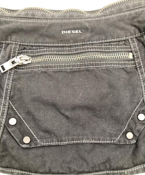DIESEL（ディーゼル）DIESEL (ディーゼル) 三日月型ショルダーバッグ ブラックの古着・服飾アイテム