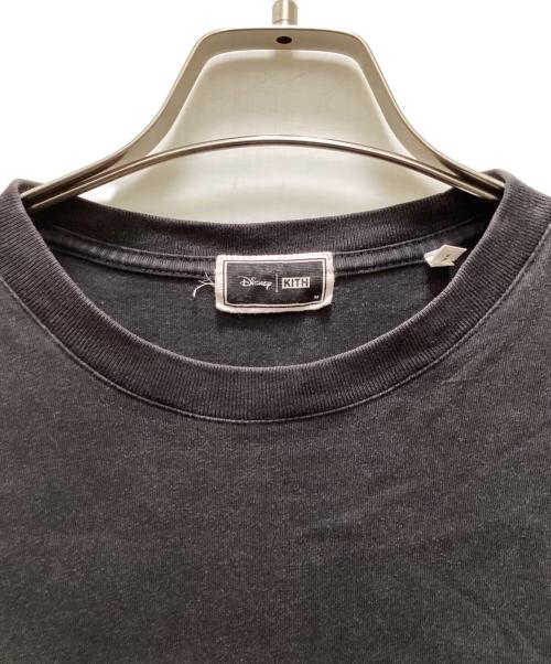 KITH（キス）KITH (キス) Disney (ディズニー) コラボ ミッキーアンドフレンズファミリー プリントTシャツ ブラック サイズ:Mの古着・服飾アイテム