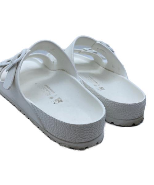 BIRKENSTOCK（ビルケンシュトック）BIRKENSTOCK (ビルケンシュトック) アリゾナストラップサンダル ホワイト サイズ:26.5の古着・服飾アイテム