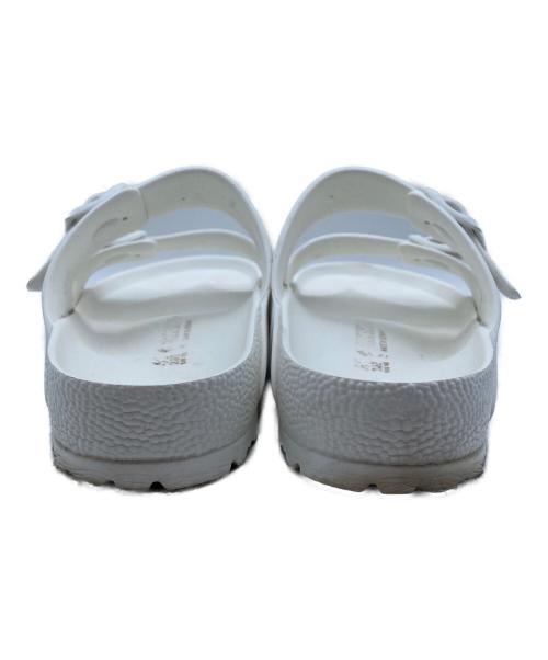 BIRKENSTOCK（ビルケンシュトック）BIRKENSTOCK (ビルケンシュトック) アリゾナストラップサンダル ホワイト サイズ:26.5の古着・服飾アイテム