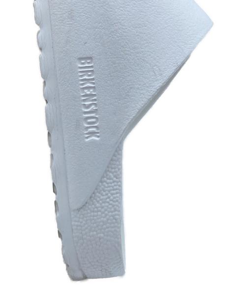BIRKENSTOCK（ビルケンシュトック）BIRKENSTOCK (ビルケンシュトック) アリゾナストラップサンダル ホワイト サイズ:26.5の古着・服飾アイテム