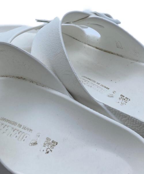 BIRKENSTOCK（ビルケンシュトック）BIRKENSTOCK (ビルケンシュトック) アリゾナストラップサンダル ホワイト サイズ:26.5の古着・服飾アイテム