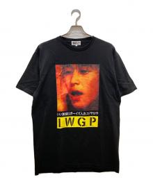 MEDICOM TOY LIFE ENTERTAINMENT×I.W.G.P.（メディコムトイ・ライフエンターテイメント）の古着「コラボフォトメッセージＴシャツ」｜ブラック