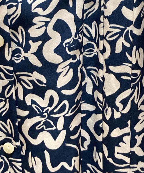 SHIPS（シップス）SHIPS (シップス) 花柄 サイド プリーツ フレンチスリーブ ワンピース ブルー サイズ:Sの古着・服飾アイテム