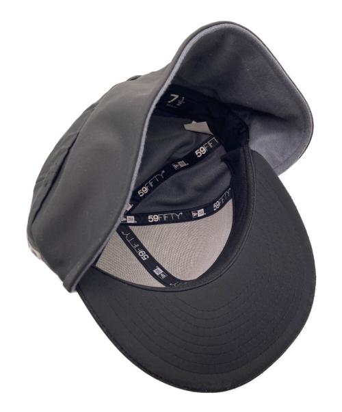 SUPREME（シュプリーム）SUPREME (シュプリーム) New Era (ニューエラ) ウィンドストッパー イヤーフラップボックスロゴキャップ ブラック×グレー サイズ:7 41/2の古着・服飾アイテム
