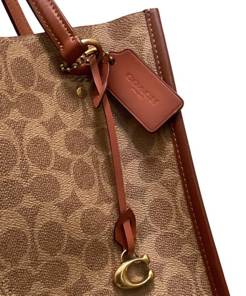 COACH（コーチ）COACH (コーチ) タイラー キャリーオール シグネチャー キャンバス 2WAYバッグ ベージュの古着・服飾アイテム