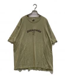 Patagonia（パタゴニア）の古着「Beneficial T's ロゴTシャツ」｜カーキ