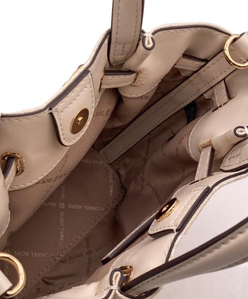 MICHAEL KORS（マイケルコース）MICHAEL KORS (マイケルコース) CARSON NS クロスボディ スモール - MKシグネチャー ホワイトの古着・服飾アイテム