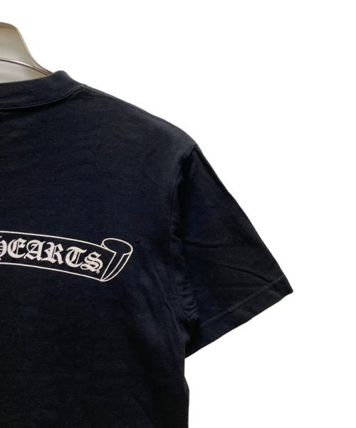CHROME HEARTS（クロムハーツ）CHROME HEARTS (クロムハーツ) バックススクロールラベルプリント半袖カットソー ブラック サイズ:Mの古着・服飾アイテム
