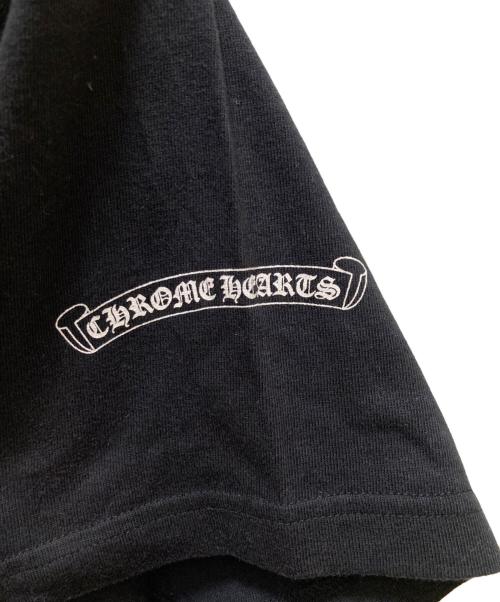 CHROME HEARTS（クロムハーツ）CHROME HEARTS (クロムハーツ) バックススクロールラベルプリント半袖カットソー ブラック サイズ:Mの古着・服飾アイテム