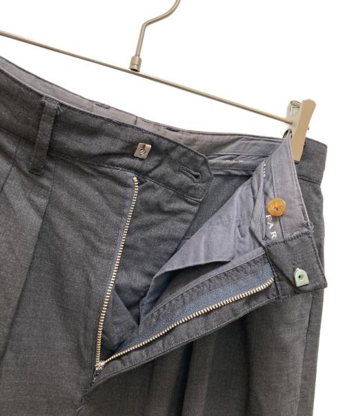 FARAH（ファーラー）FARAH (ファーラー) Two-tuck Wide Tapered Pants グレー サイズ:30の古着・服飾アイテム