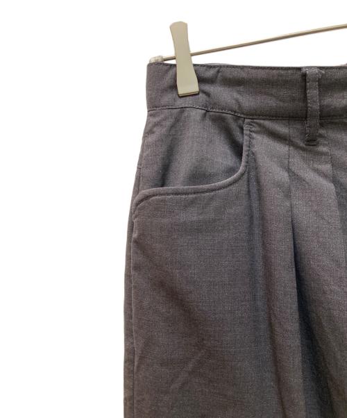 FARAH（ファーラー）FARAH (ファーラー) Two-tuck Wide Tapered Pants グレー サイズ:30の古着・服飾アイテム