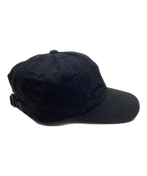 stussy（ステューシー）stussy (ステューシー) ロゴ刺繍ベースボールキャップ ブラックの古着・服飾アイテム
