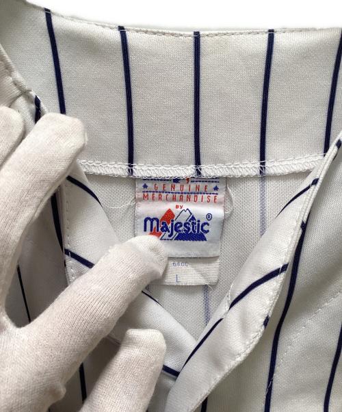 Majestic（マジェスティック）Majestic (マジェスティック) ニューヨークヤンキース ベースボールシャツ ホワイト サイズ:Lの古着・服飾アイテム