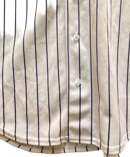 Majestic（マジェスティック）Majestic (マジェスティック) ニューヨークヤンキース ベースボールシャツ ホワイト サイズ:Lの古着・服飾アイテム