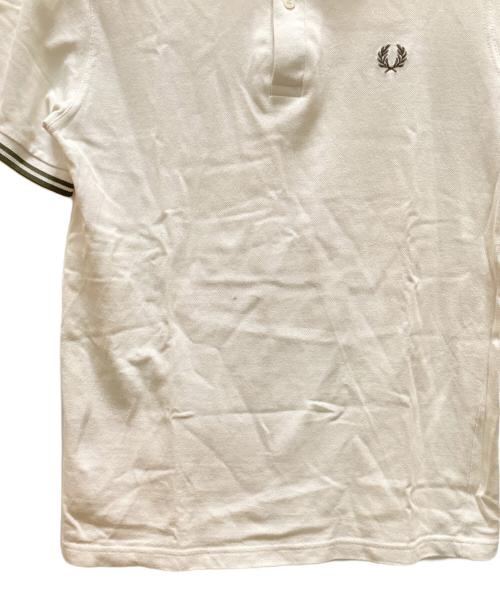 FRED PERRY（フレッドペリー）FRED PERRY (フレッドペリー) ポロシャツ/ロゴポロシャツ ベージュ サイズ:40の古着・服飾アイテム