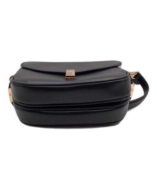 CHARLES & KEITH（チャールズアンドキース）CHARLES & KEITH (チャールズアンドキース) Aurelia オレリア メタリックアクセントサドルバッグ ブラックの古着・服飾アイテム