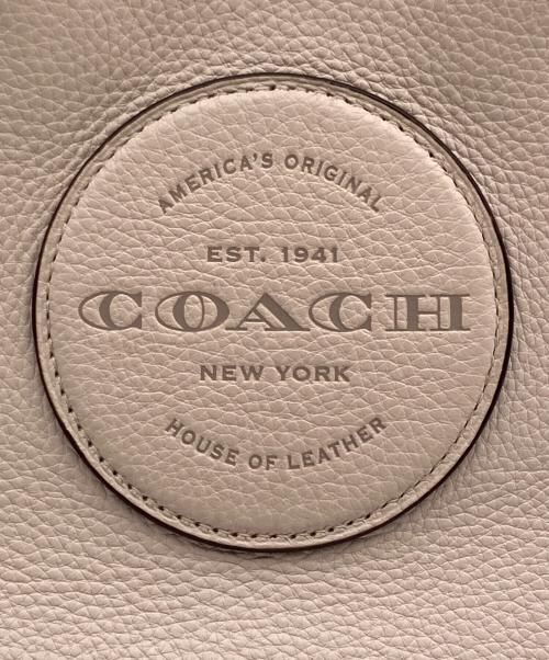 COACH（コーチ）COACH (コーチ) デンプシー トート 22 ウィズ コーチ パッチ ホワイトの古着・服飾アイテム