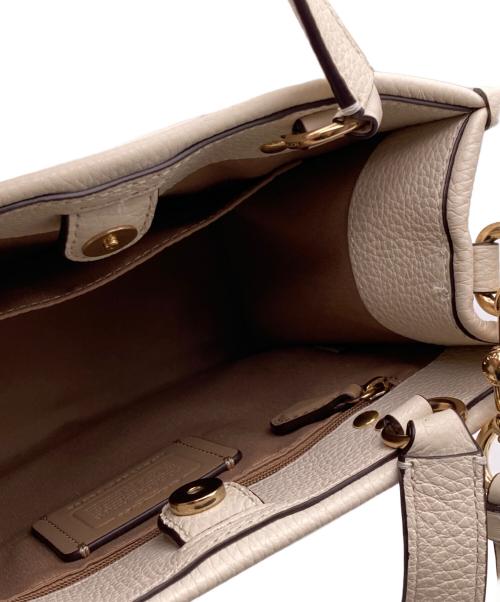 COACH（コーチ）COACH (コーチ) デンプシー トート 22 ウィズ コーチ パッチ ホワイトの古着・服飾アイテム