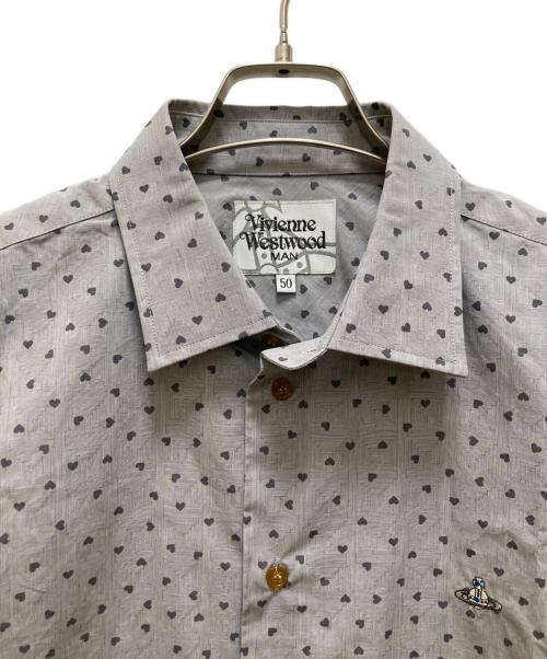 Vivienne Westwood man（ヴィヴィアン ウェストウッド マン）Vivienne Westwood man (ヴィヴィアン ウェストウッド マン) ハート総柄刺繍シャツ グレー サイズ:５０の古着・服飾アイテム