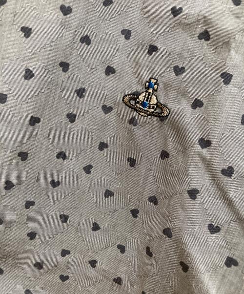 Vivienne Westwood man（ヴィヴィアン ウェストウッド マン）Vivienne Westwood man (ヴィヴィアン ウェストウッド マン) ハート総柄刺繍シャツ グレー サイズ:５０の古着・服飾アイテム