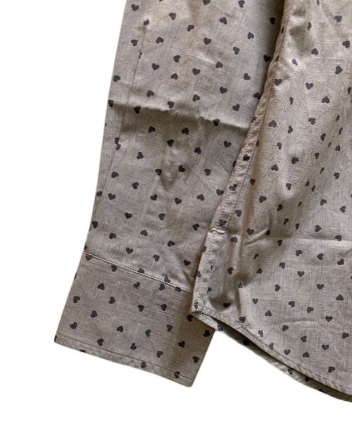Vivienne Westwood man（ヴィヴィアン ウェストウッド マン）Vivienne Westwood man (ヴィヴィアン ウェストウッド マン) ハート総柄刺繍シャツ グレー サイズ:５０の古着・服飾アイテム