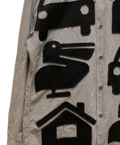 COMME des GARCONS SHIRT（コムデギャルソンシャツ）COMME des GARCONS SHIRT (コムデギャルソンシャツ) グラフィックパッチ レギュラーカラーチェックシャツ ホワイト×ブラック サイズ:sの古着・服飾アイテム