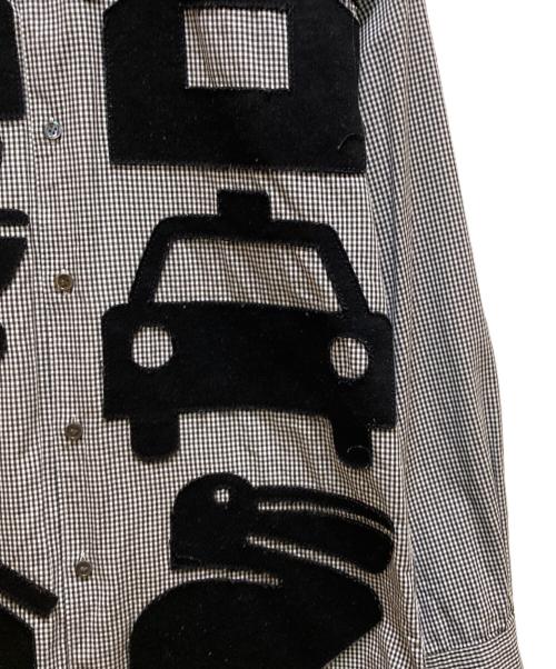 COMME des GARCONS SHIRT（コムデギャルソンシャツ）COMME des GARCONS SHIRT (コムデギャルソンシャツ) グラフィックパッチ レギュラーカラーチェックシャツ ホワイト×ブラック サイズ:sの古着・服飾アイテム