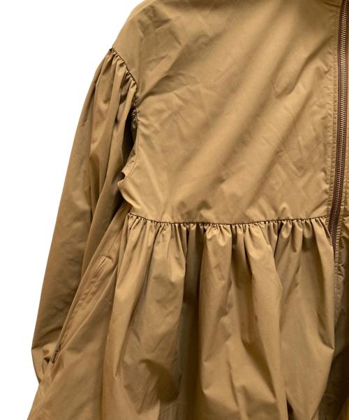 YOIHI（ヨイヒ）YOIHI (ヨイヒ) フリルギャザーマウンテンパーカー ベージュ サイズ:freeの古着・服飾アイテム