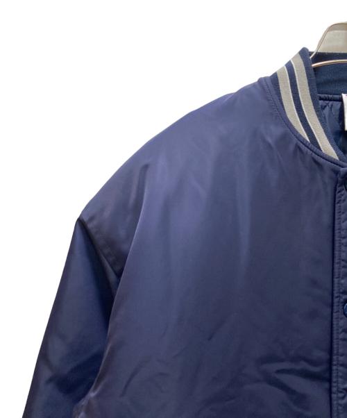 Champion（チャンピオン）Champion (チャンピオン) THE BLACK EYE PATCH (ブラックアイパッチ) コラボロゴスタジャン ネイビー サイズ:Ｍの古着・服飾アイテム